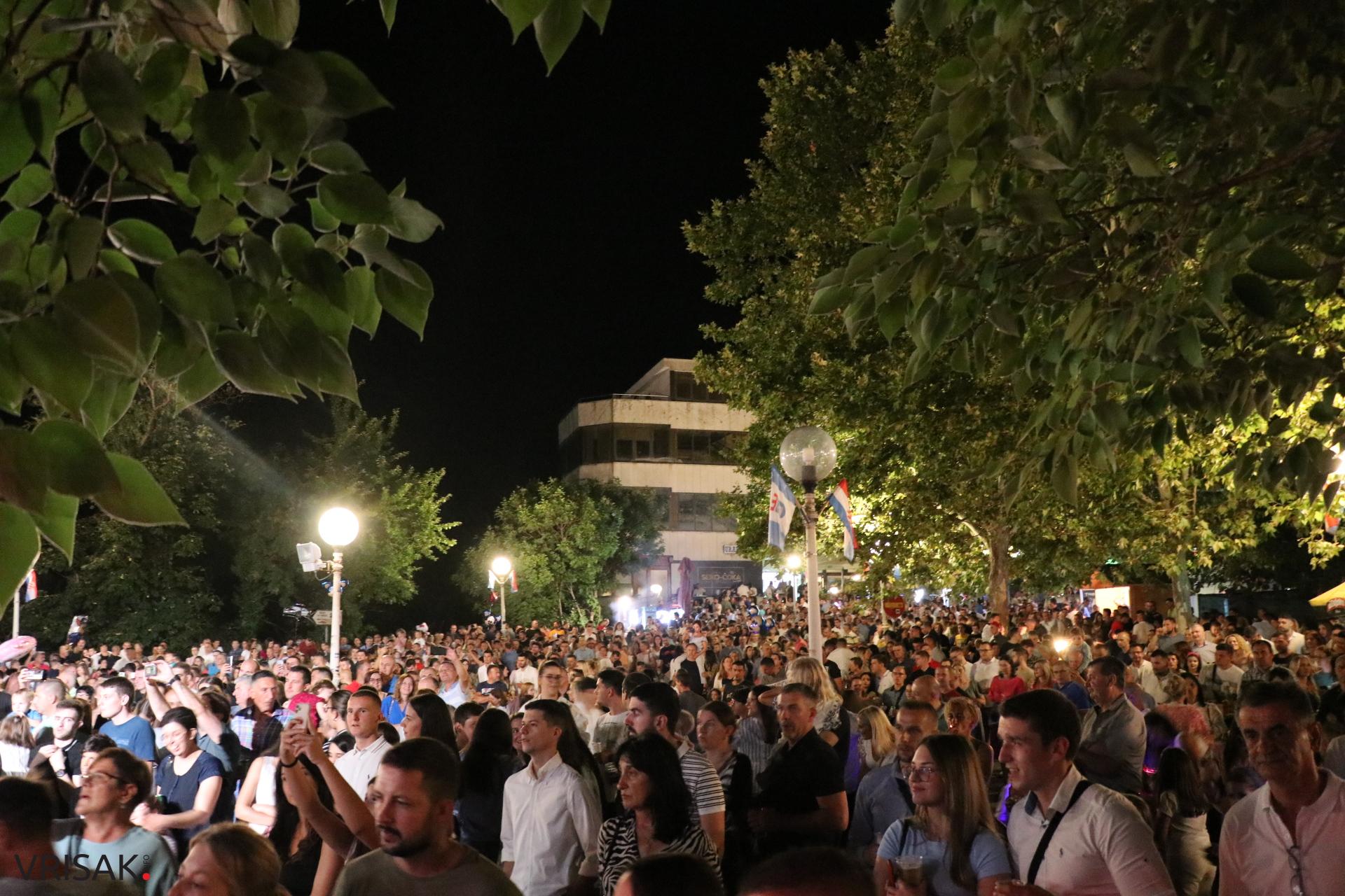 Crvena jabuka oduševila više tisuća Širokobriježana i njihovih gostiju