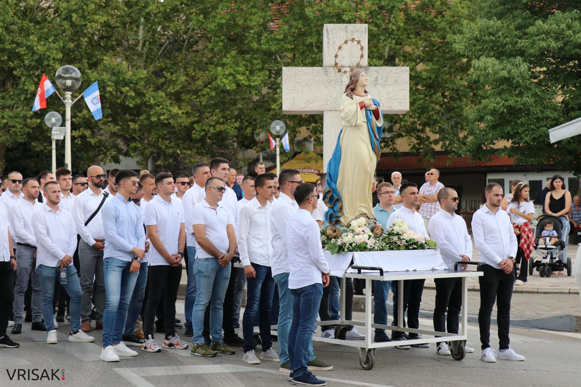 Procesija ulicama Širokog Brijega uoči blagdana Velike Gospe