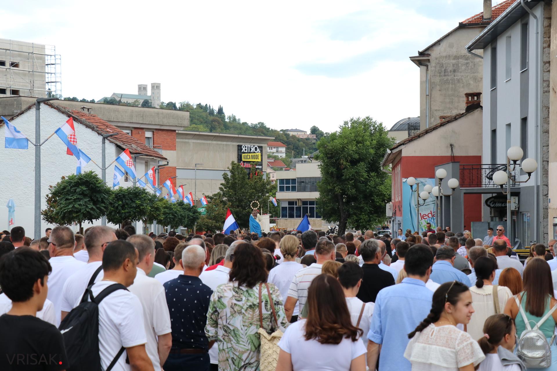 Procesija ulicama Širokog Brijega uoči blagdana Velike Gospe