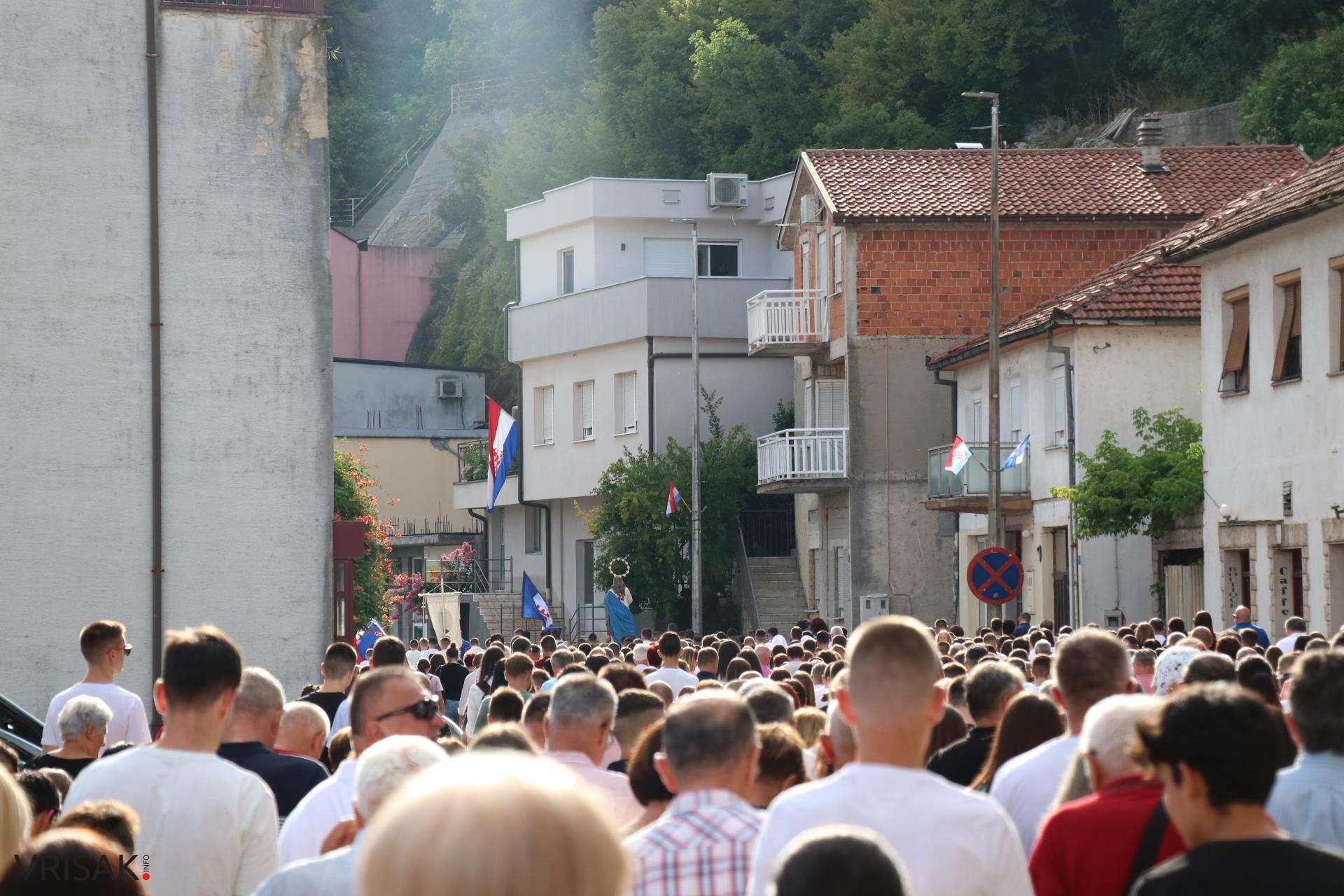 Procesija ulicama Širokog Brijega uoči blagdana Velike Gospe