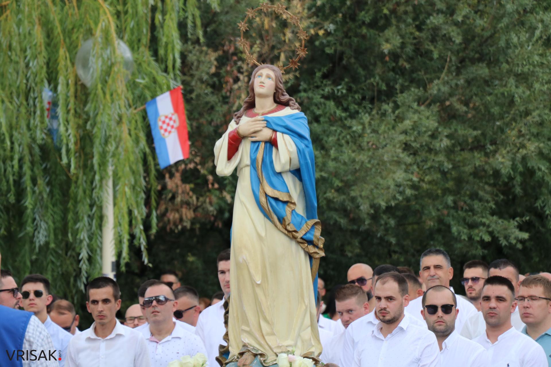 Procesija ulicama Širokog Brijega uoči blagdana Velike Gospe