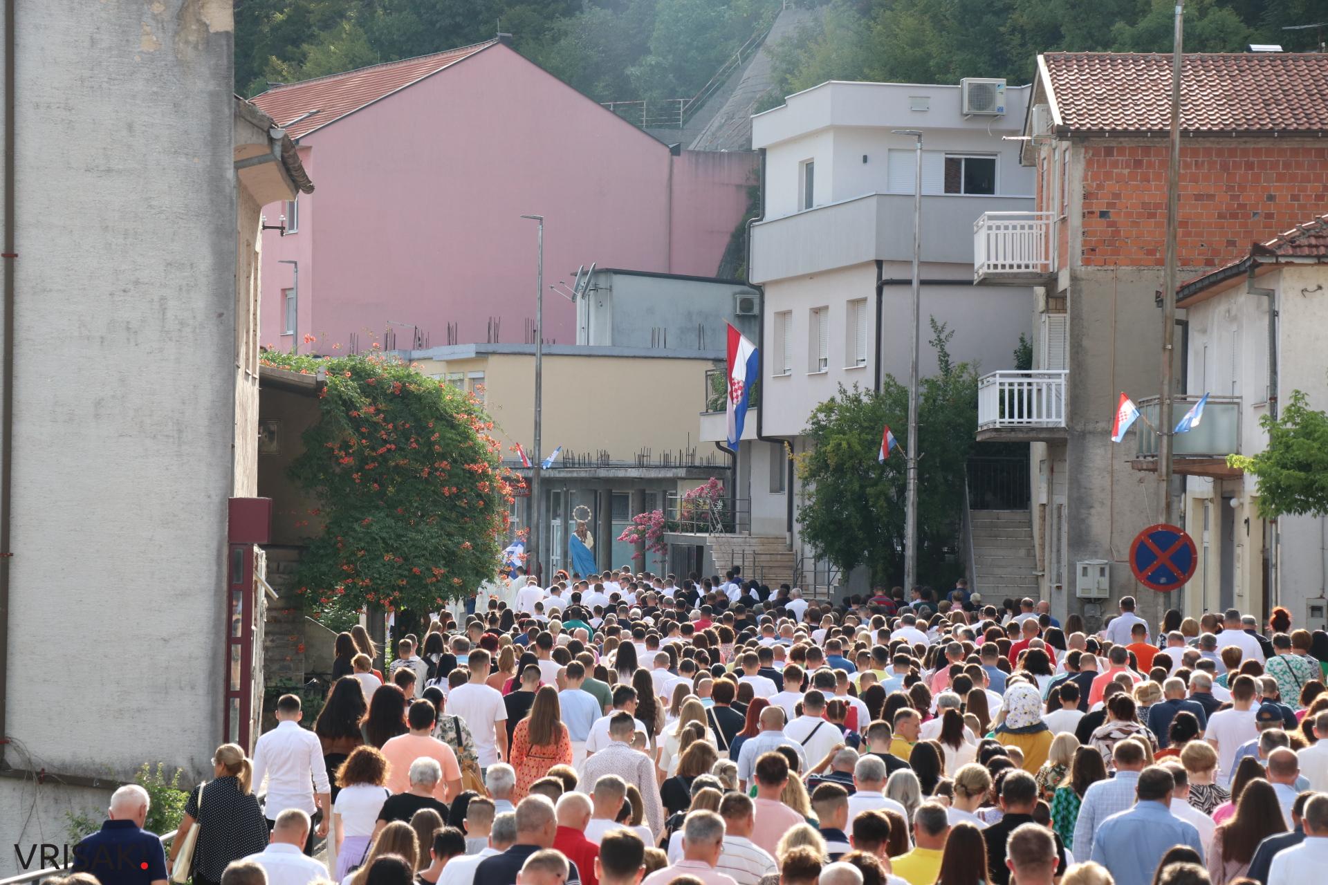 Procesija ulicama Širokog Brijega uoči blagdana Velike Gospe
