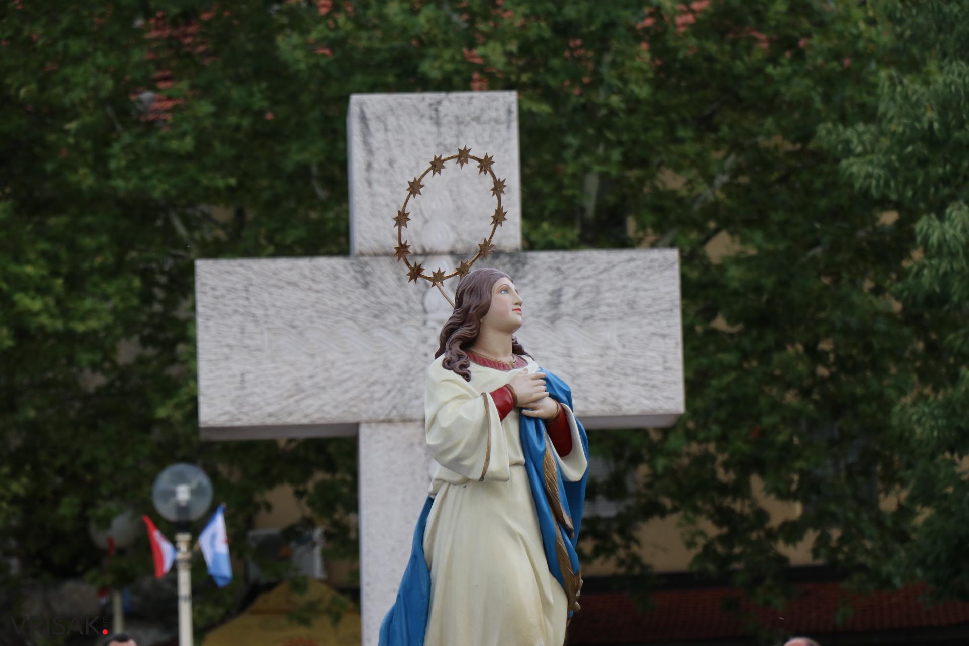 Procesija ulicama Širokog Brijega uoči blagdana Velike Gospe