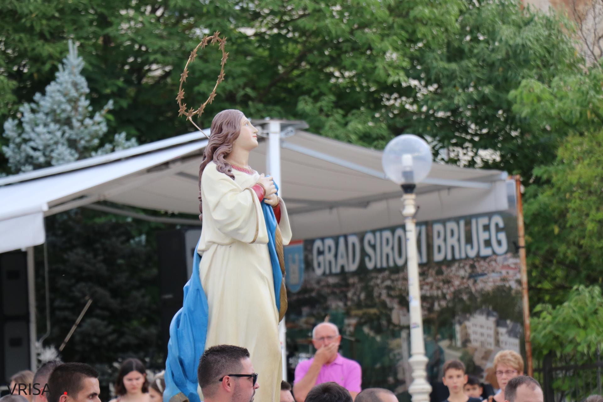 Procesija ulicama Širokog Brijega uoči blagdana Velike Gospe