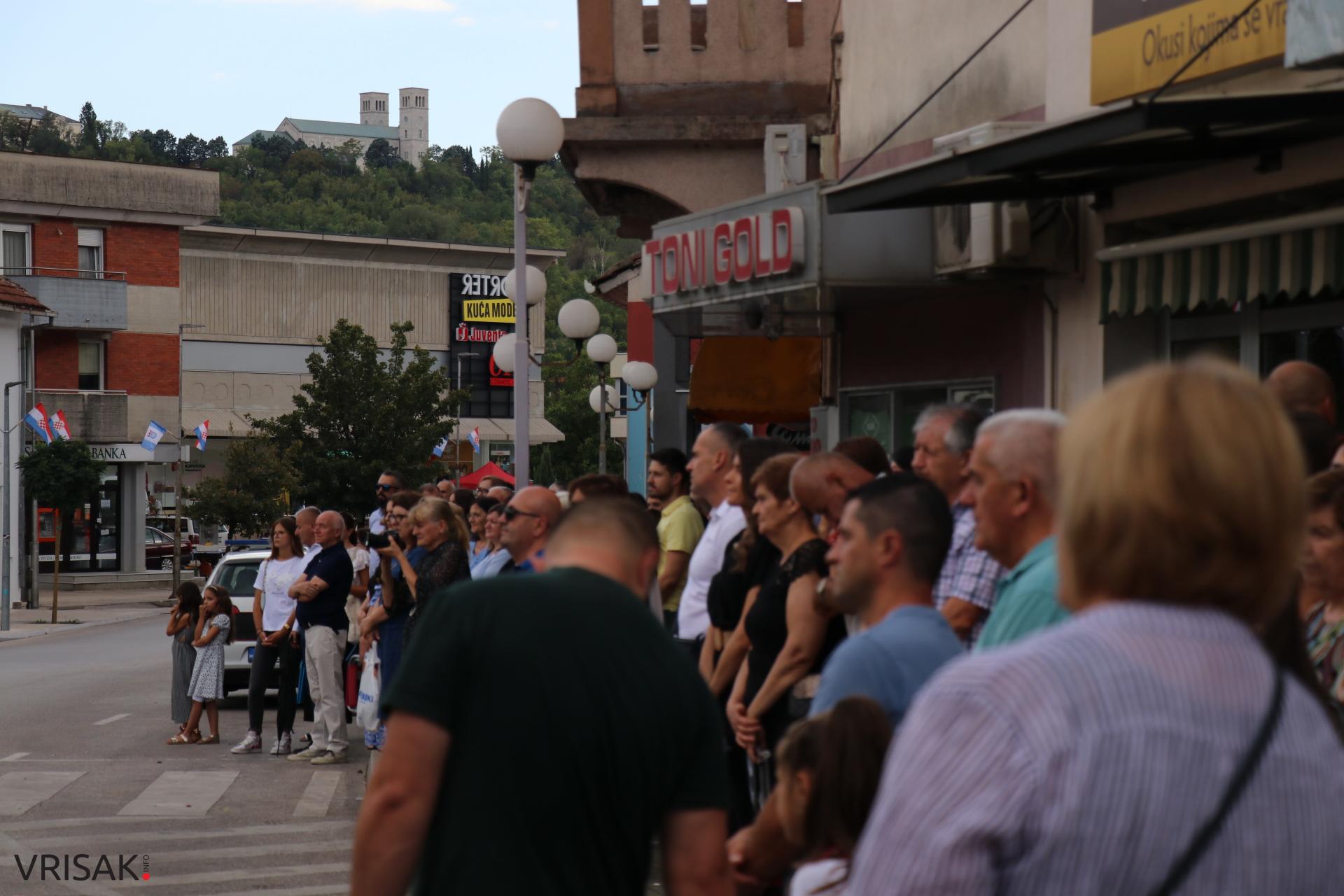 Procesija ulicama Širokog Brijega uoči blagdana Velike Gospe