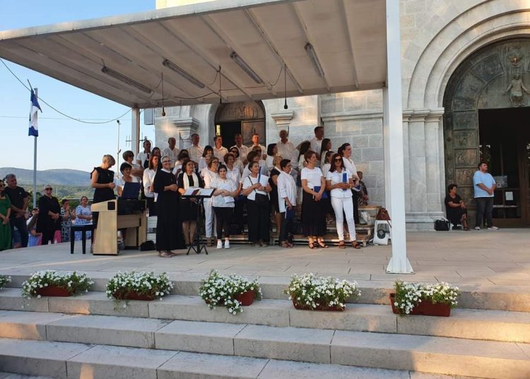 Široki Brijeg: Veliki broj vjernika na drugoj večeri Devetnice