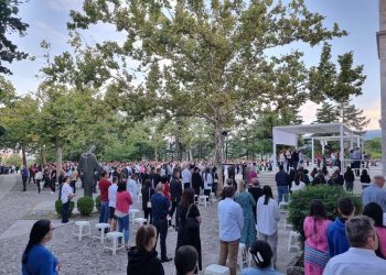 Katolici slave blagdan Velike Gospe, od ranog jutra veliki broj vjernika u svetištima