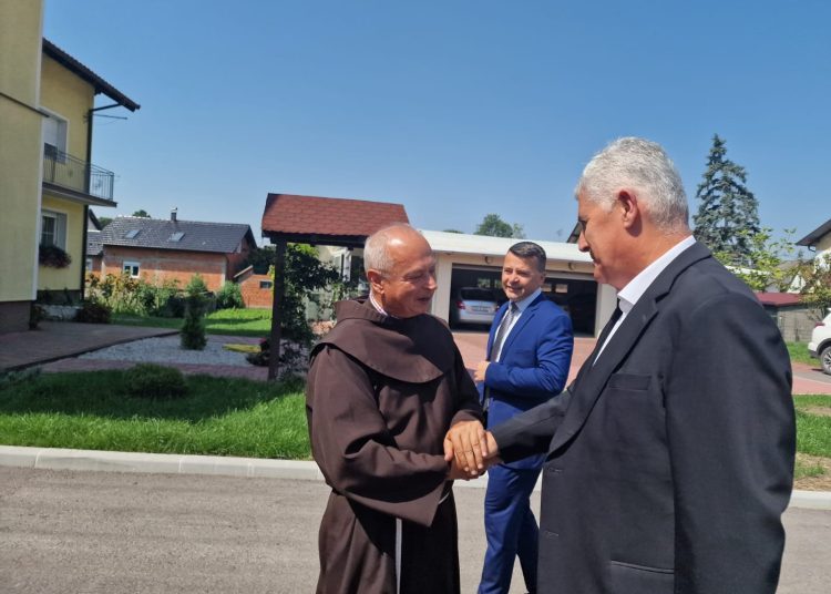 Čović u posjeti Odžaku i Domaljevcu: Nastavit ćemo pružati podršku projektima općina u Posavini