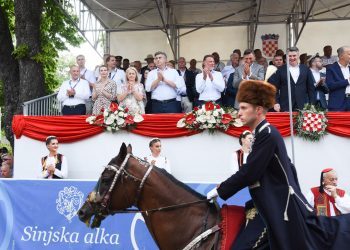 Održana 307. Sinjska alka, među visokim dužnosnicima i Borjana Krišto