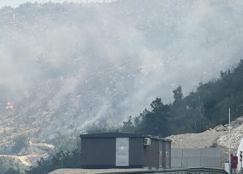 Požar u Neumu i dalje bjesni