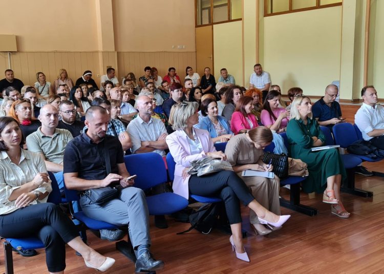 56 od 135 škola u novu školsku godinu s e-dnevnikom