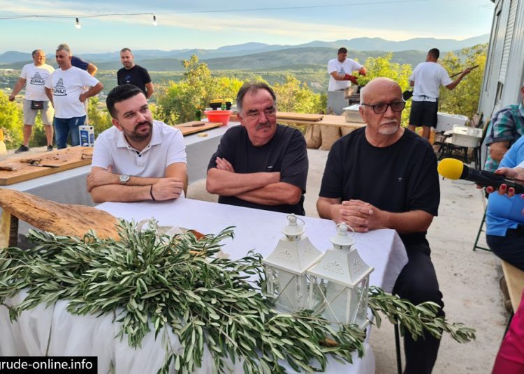 U Grudama održan prvi kulinarski show “3,2,1 kuhaj”