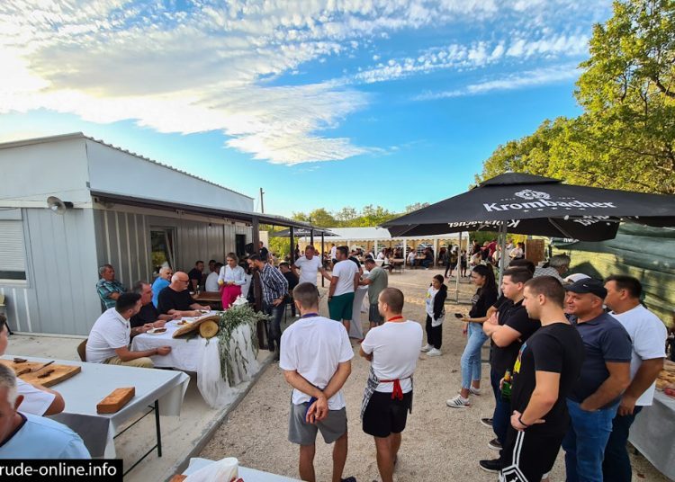 U Grudama održan prvi kulinarski show “3,2,1 kuhaj”