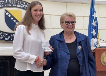 Lani Pudar uručena diplomatska putovnica