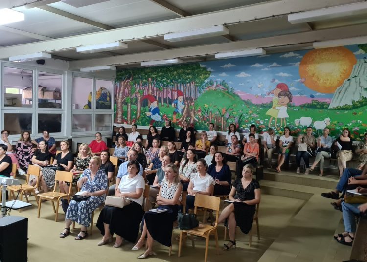 56 od 135 škola u novu školsku godinu s e-dnevnikom