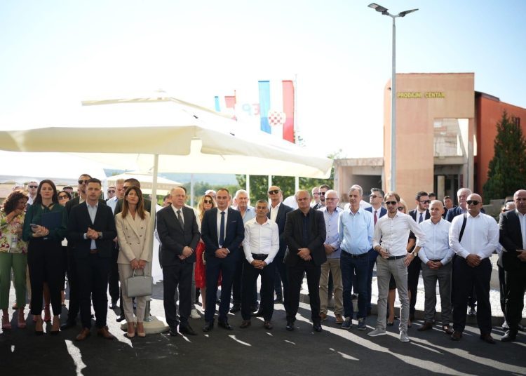 Danas je u Posušju otvorena nova zgrada JP Elektroprivreda Hrvatske zajednice Herceg Bosne Poslovnice Posušje