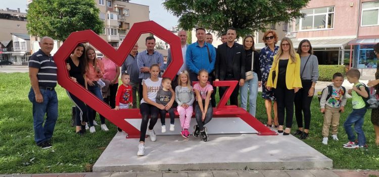 HUM u Središnjoj Bosni-Vitez: Svečano otkriven “Spomenik ljubavi”