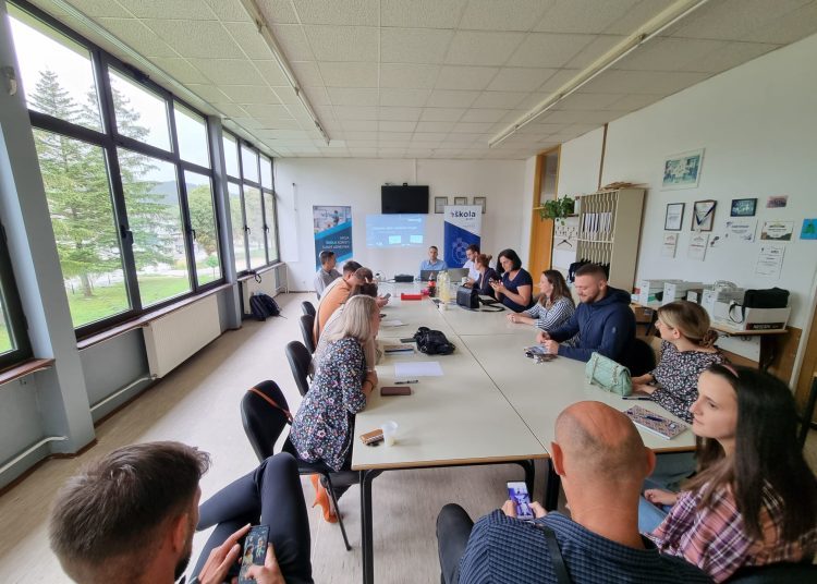 56 od 135 škola u novu školsku godinu s e-dnevnikom