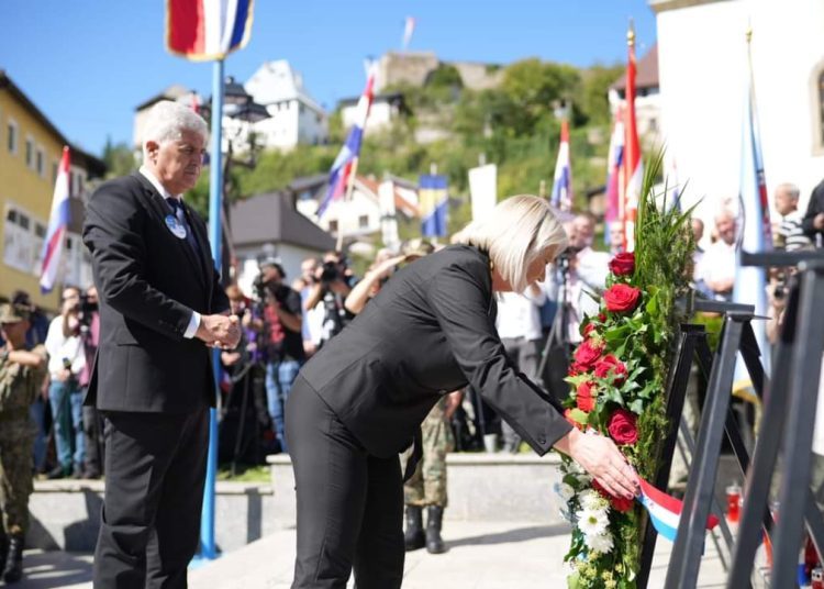 Svečano obilježena 27. obljetnica oslobođenja kraljevskog grada Jajca