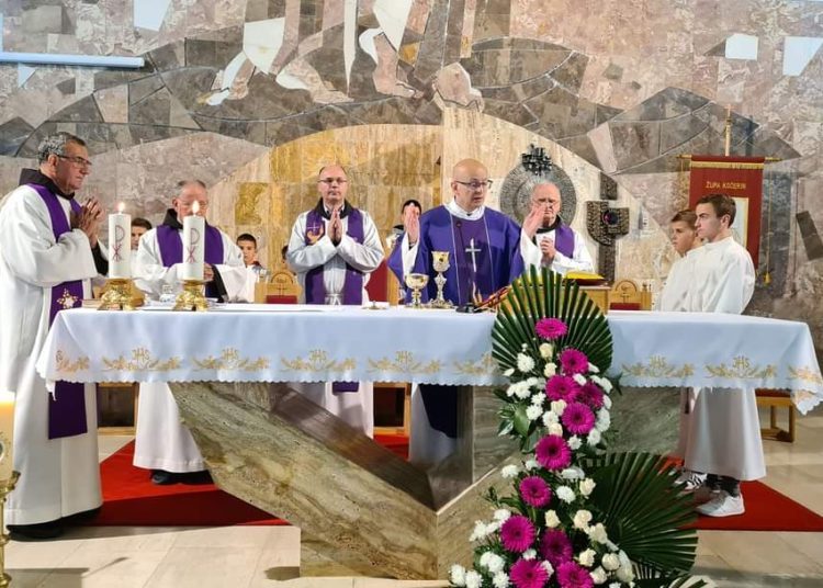 Kočerin: Slavljena misa za žrtve ratova