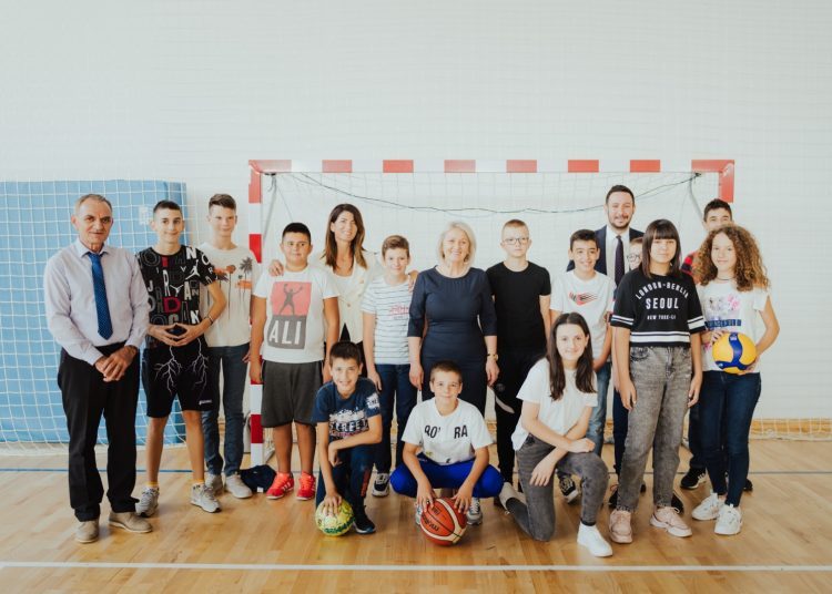 Borjana Krišto na svečanom programu u prigodi početka nove školske godine u Osnovnoj školi Bartola Kašića u Mostaru