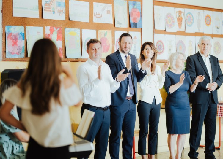 Borjana Krišto na svečanom programu u prigodi početka nove školske godine u Osnovnoj školi Bartola Kašića u Mostaru