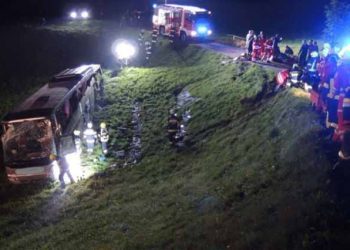 Autobus koji je prevozio 32 putnika sletio s puta: Povrijeđene 24 osobe