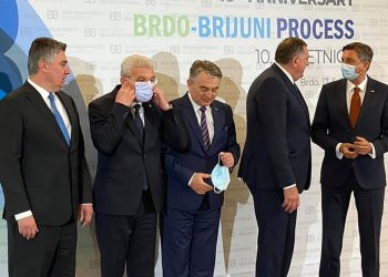 Na vrh brda Ljiljan mrda