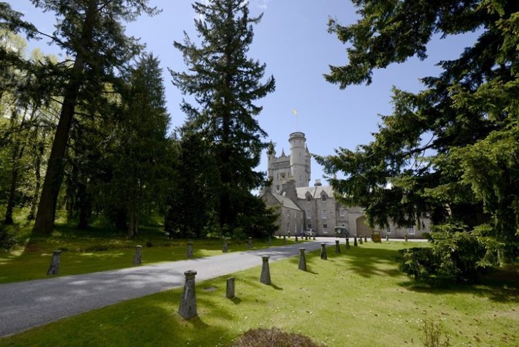 Ovo je impresivan popis dvoraca koje je Charles naslijedio od kraljice