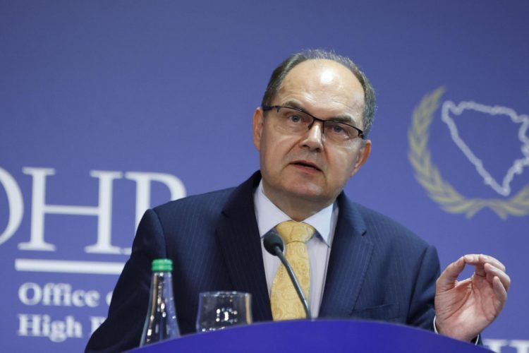 Schmidt: Međunarodna zajednica neće biti pasivni promatrač, političari poput Željka Komšića uopće ne doprinose poboljšanju stanja u zemlji