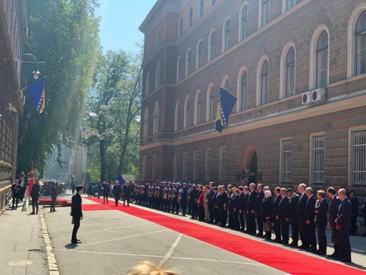 Erdogan ispred Predsjedništva BiH dočekan uz vojne počasti