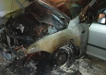 FOTO: Vozilo marke “Ford” izgorilo do temelja