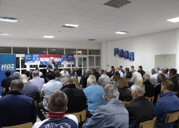 Skupovi HDZ BiH na Dužicama i Privalju: Zakon o zaštiti obitelji s troje i više djece nije predizborni