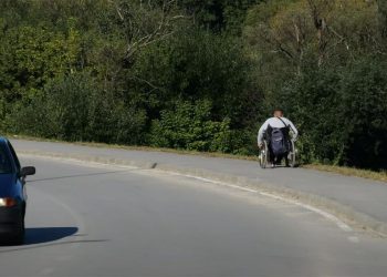 U invalidskim kolicima živi u podrumu i do grada putuje 5 kilometara