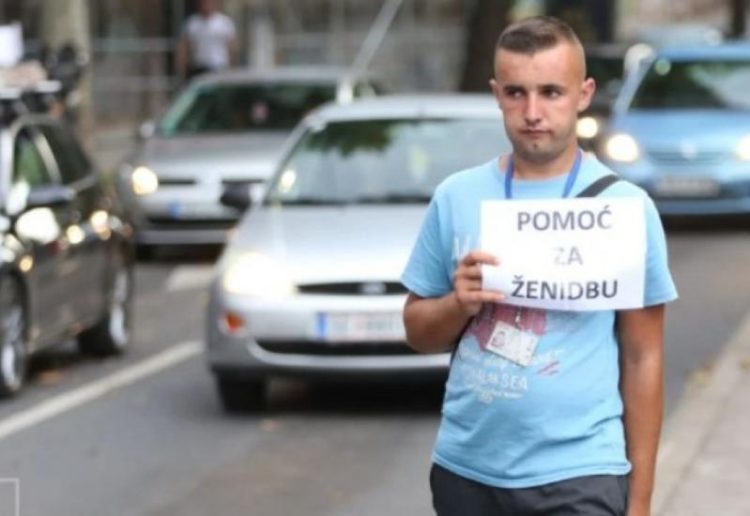 Samo u BiH: Mladić tražio po ulici novac za ženidbu, otkriveno da je prevarant