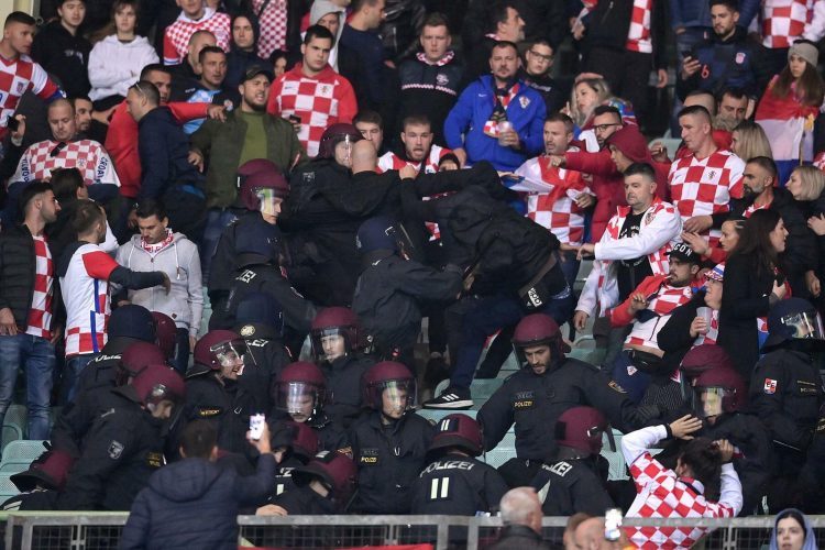 Bečki stadion u kockicama, prekrasni prizori. Šteta zbog sukoba s policijom