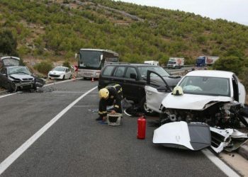Strašan sudar na Jadranskoj magistrali. Tri osobe prebačene u bolnicu, jedna u međuvremenu preminula