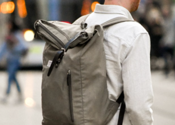 Pozvao policiju da mu pomogne pronaći izgubljeni ruksak, našli su ga, a i drogu unutar njega