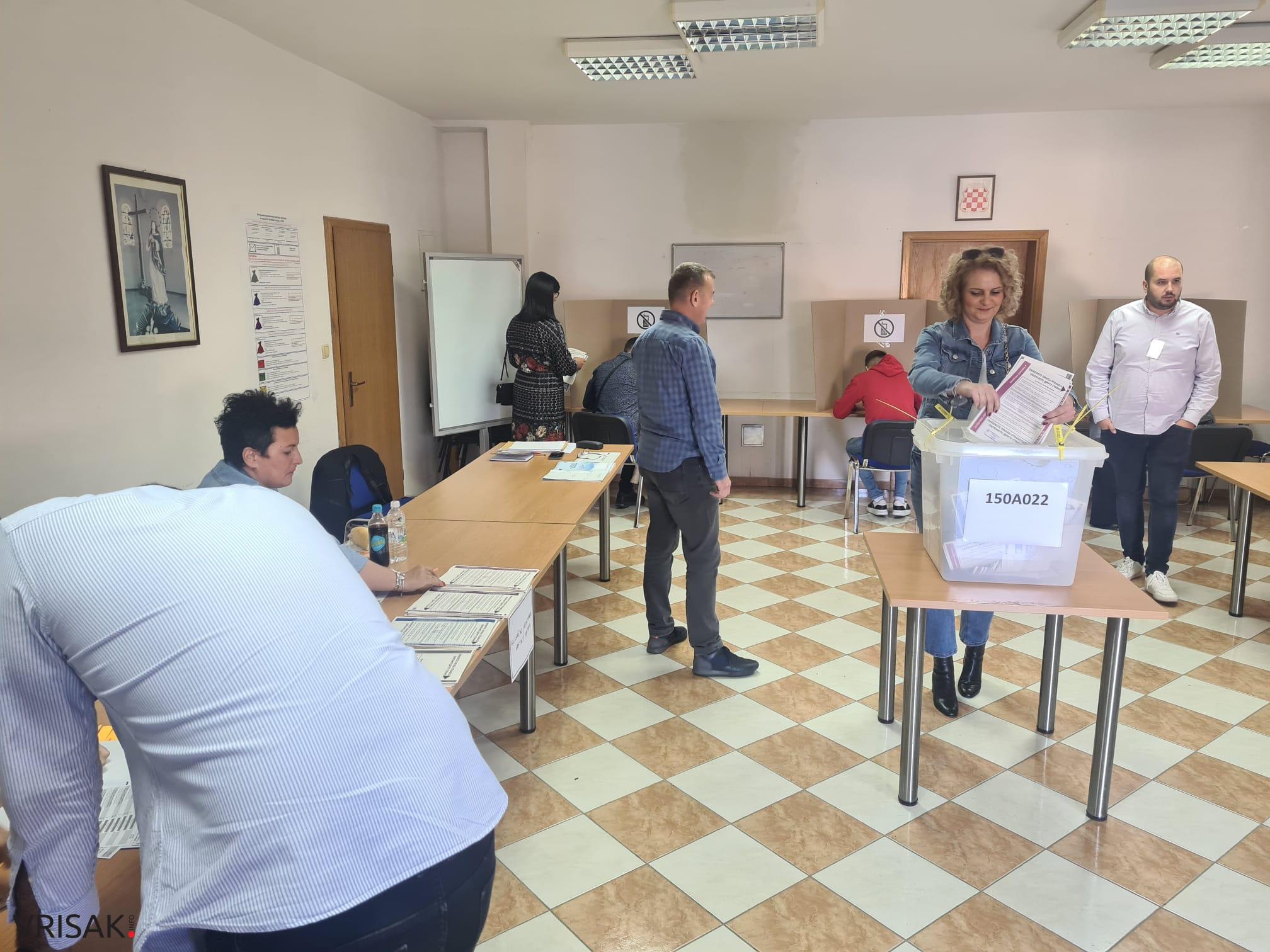 U Širokom Brijegu do 16 sati izlaznost 41 posto
