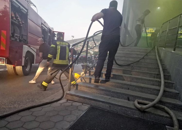 Mostar: Gori Arena Sport Centar – evakuirani posjetitelji