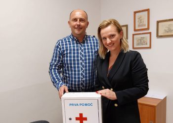 Srednje škole u Širokom Brijegu dobivaju ormariće za prvu medicinsku pomoć