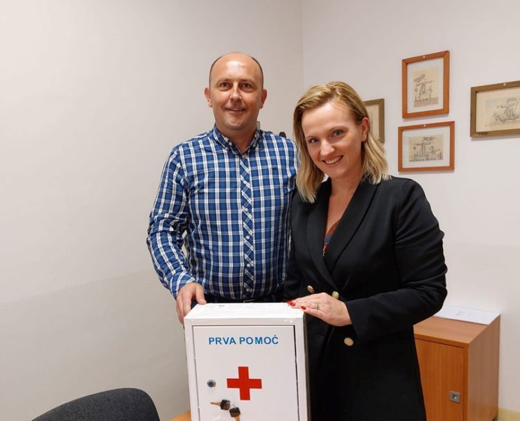 Srednje škole u Širokom Brijegu dobivaju ormariće za prvu medicinsku pomoć