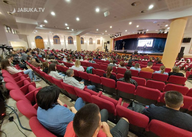 Veličanstven folklorni koncert u čast pokojnog Marija Pinjuha