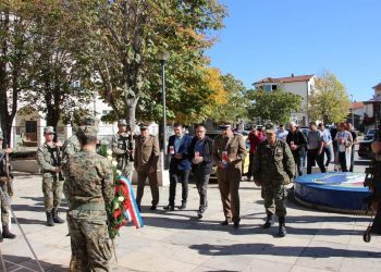 Posušje: Povodom blagdana Svih svetih i Dušnog dana položen vijenac i zapaljene svijeće za branitelje