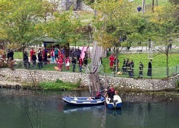 Tragedija u Srbiji: Puknuo viseći most, u rijeku upalo 20 osoba iz BiH, dvoje poginulo