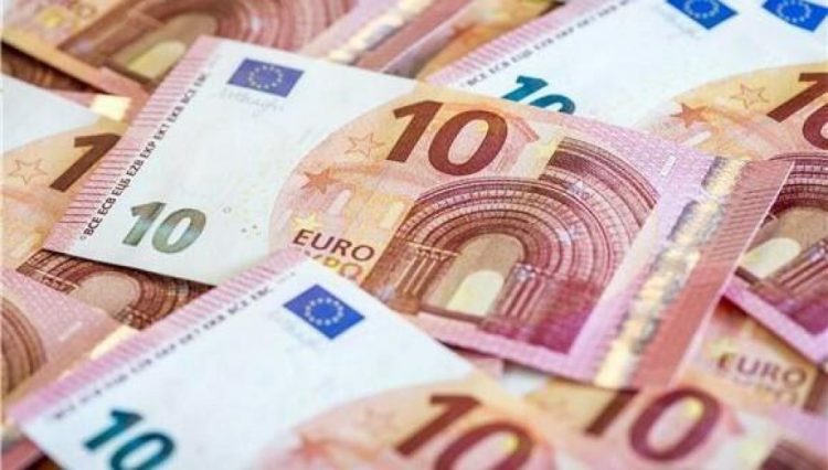 Dolar ojačao, tečaj eura i dalje ispod razine od 1 dolara