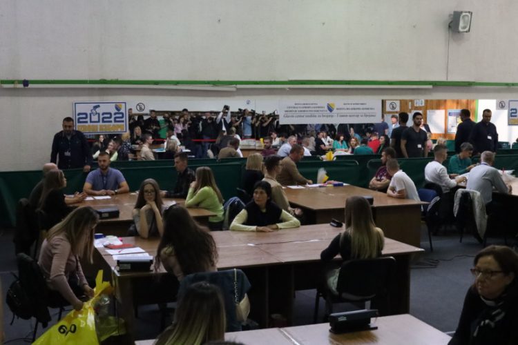 Do sada prebrojana 133 od 2.239 biračkih mjesta za predsjednika RS