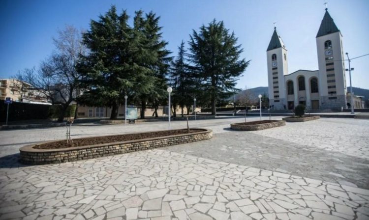 Ukrajinskoj djeci u Međugorju uručeni laptopi i školska oprema