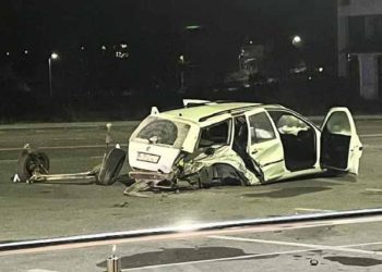 Teška prometna nesreća: Od siline udara Golf ostao bez zadnjih kotača