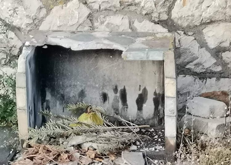 Oštećen spomenik poginulim braniteljima HVO-a na Pješčari, skinuta zastava hrvatskog narod